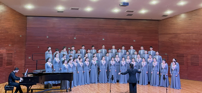 郑州市教师合唱团在河南省第三届教师合唱节比赛中折桂