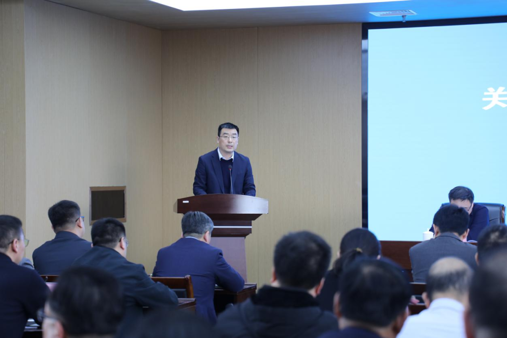 郑州市中小学党组织领导的校长负责制工作部署会召开