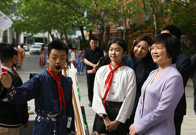 郑州市青少年学生读书行动启动仪式暨郑州市中小学书香校园建设现场会举行